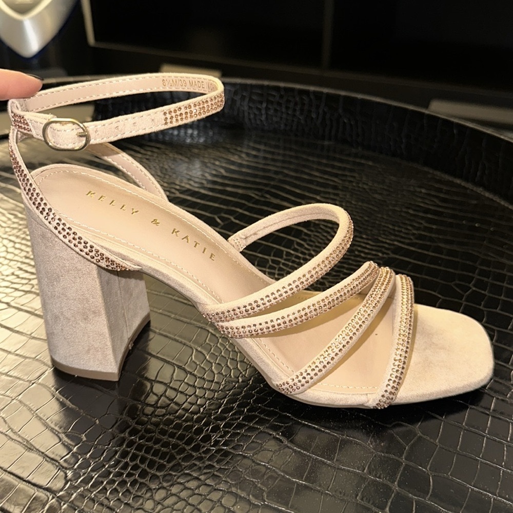 Kelly & Katie Cadene Sandals